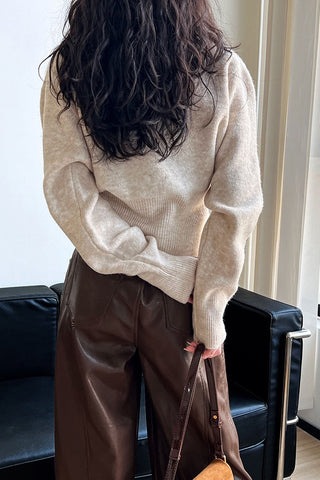 Zip-Front Knit Top – Long Sleeves, Cropped Fit, Waist-Shaping Design