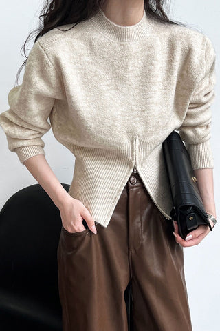 Zip-Front Knit Top – Long Sleeves, Cropped Fit, Waist-Shaping Design