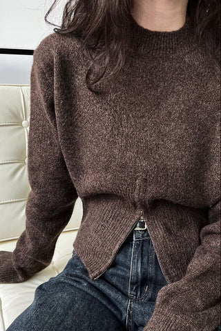 Zip-Front Knit Top – Long Sleeves, Cropped Fit, Waist-Shaping Design