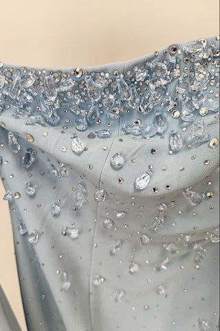 Crystal-Embellished Strapless Gown – Statement Neckline & Flowing Back Cape