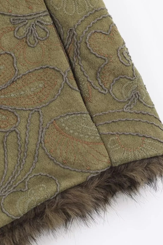 Embroidered Jacquard Jacket with Luxe Faux Fur Trim – Elegant Short Winter Coat