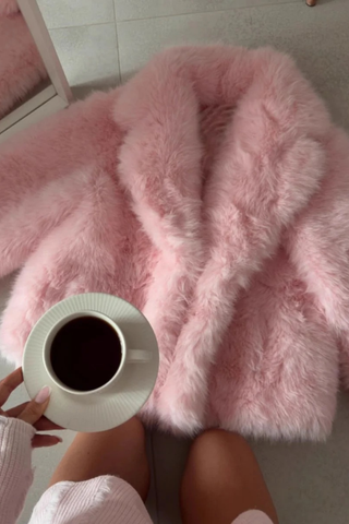 Cozy Short Faux Fur Jacket – Plush Texture & Soft Warmth