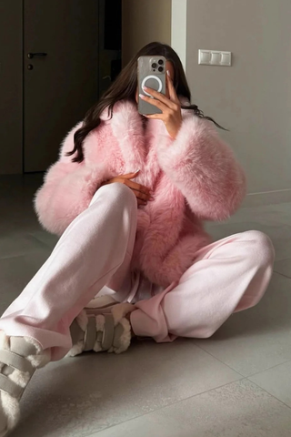 Cozy Short Faux Fur Jacket – Plush Texture & Soft Warmth