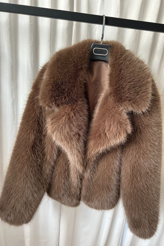 Cozy Short Faux Fur Jacket – Plush Texture & Soft Warmth