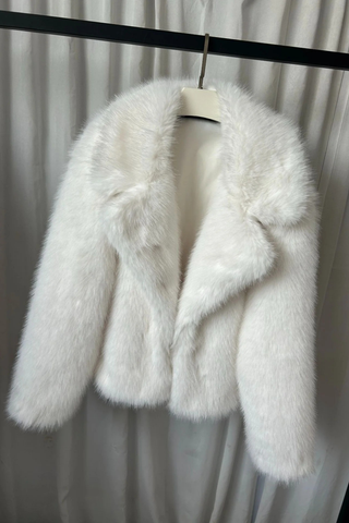 Cozy Short Faux Fur Jacket – Plush Texture & Soft Warmth