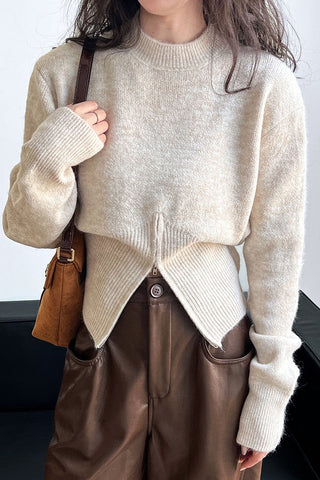 Zip-Front Knit Top – Long Sleeves, Cropped Fit, Waist-Shaping Design