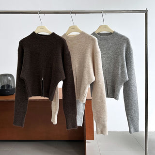 Zip-Front Knit Top – Long Sleeves, Cropped Fit, Waist-Shaping Design