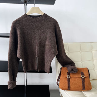 Zip-Front Knit Top – Long Sleeves, Cropped Fit, Waist-Shaping Design