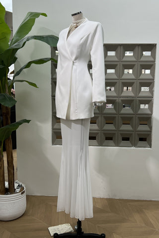 Long-Sleeve Structured Crepe Blazer & Pleated Mesh Skirt Set – Tailored Design