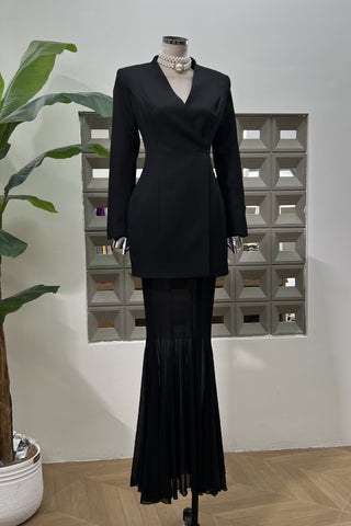 Long-Sleeve Structured Crepe Blazer & Pleated Mesh Skirt Set – Tailored Design