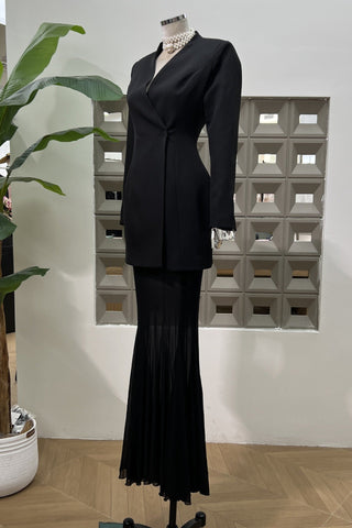 Long-Sleeve Structured Crepe Blazer & Pleated Mesh Skirt Set – Tailored Design