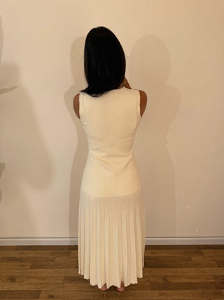 Pearl Trim Pleated Knit Long Dress & Sleeveless Button-Front Design