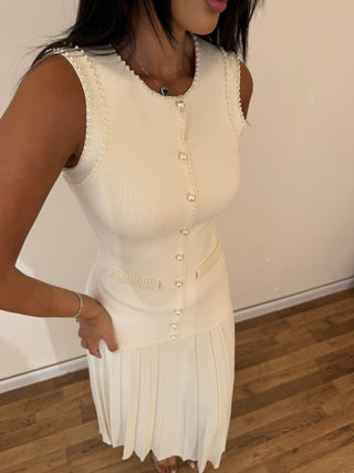 Pearl Trim Pleated Knit Long Dress & Sleeveless Button-Front Design