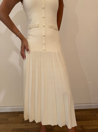 Pearl Trim Pleated Knit Long Dress & Sleeveless Button-Front Design