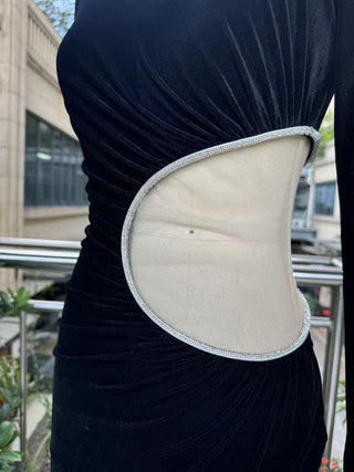 Long Sleeve Black Velvet Luxury Evening Dress with Rhinestone Design